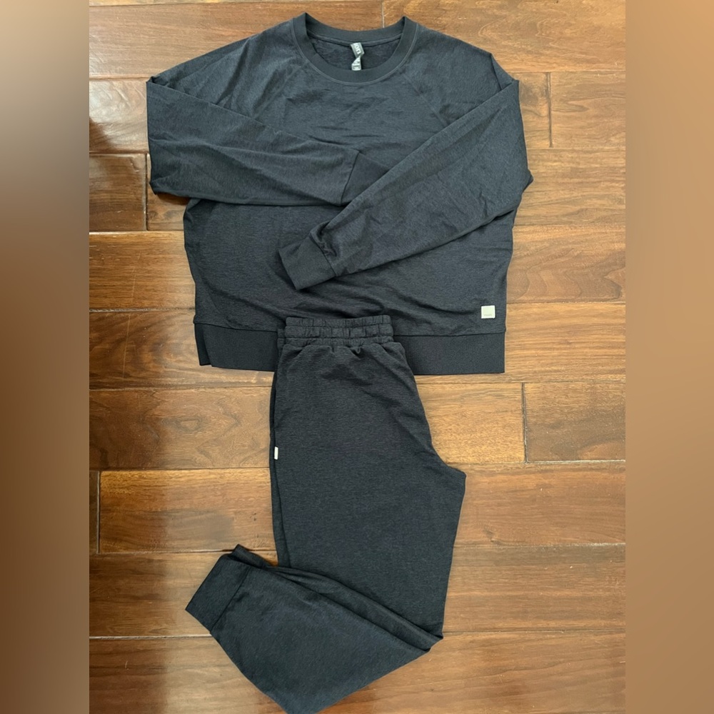 Women's Vuori set. Sz S
